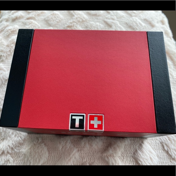 NEW🌟🇨🇭TISSOT Titanium with Sapphire Crystal 32mm, Swiss Made - Picture 6 of 12